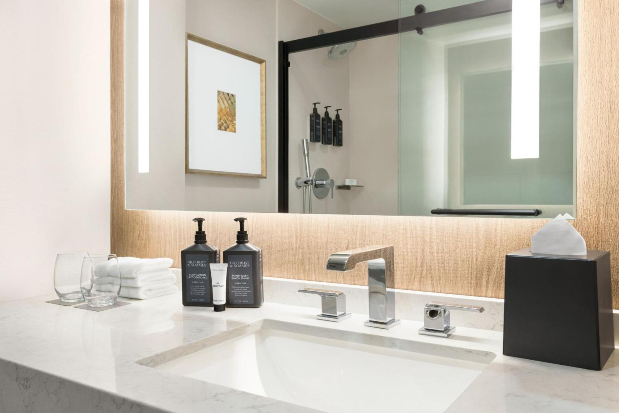 Sheraton Chicago O'hare 4*